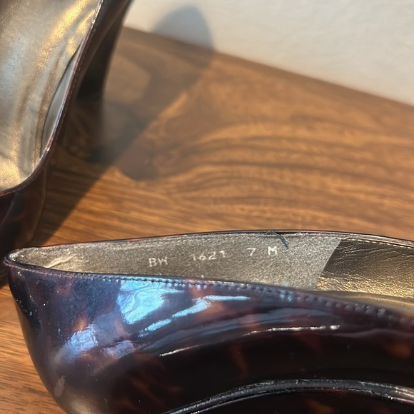 Stuart Weitzman Tortoise Shell Heels 7 - Picture 3 of 5